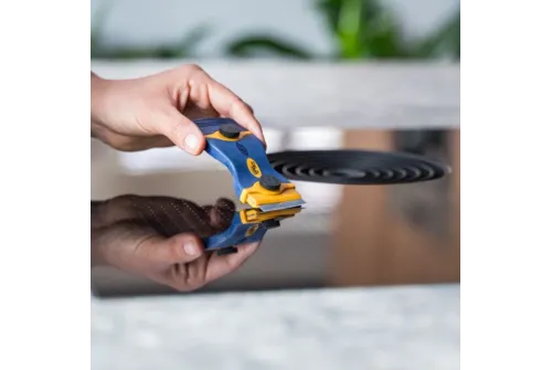 K2 Skrapa med rostfritt plastblad 14cm och ergonomiskt handtag för repfri rengöring