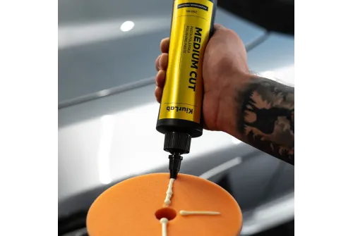 KiurLab One Step Polish 1L gul flaska med bananduft för repborttagning och glansförbättring