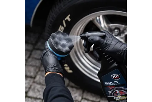 K2 Fast & Furious Bold däckglans sprayflaska 750ml för djup svärta och UV-skydd på bildäck