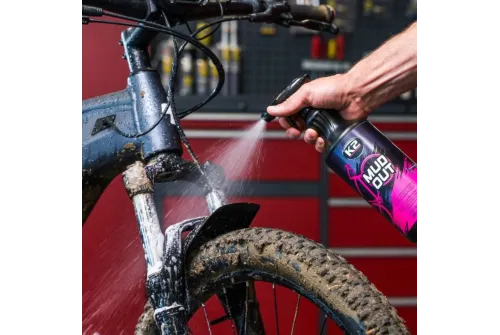 K2 Mud Out cykeltvättmedel 1L i sprayflaska för effektiv rengöring av ram och drivlina
