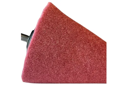 Vinröd Royal Pads poleringskon Heavy Cut 80mm i hård öppen cellskum med skaftmontering för detaljpolering