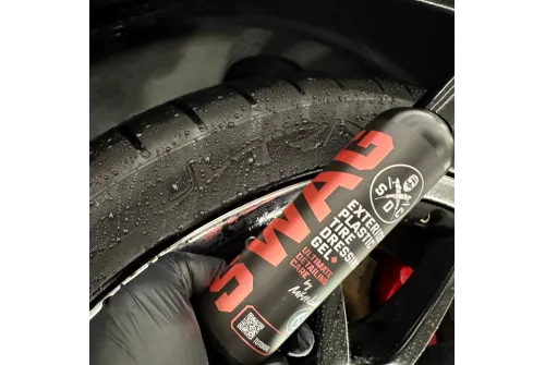 Däckglans Gel 500ml med Si-Polymer-formula och satinfinish från SWAG Detailing Cosmetics för vattenavvisande yta