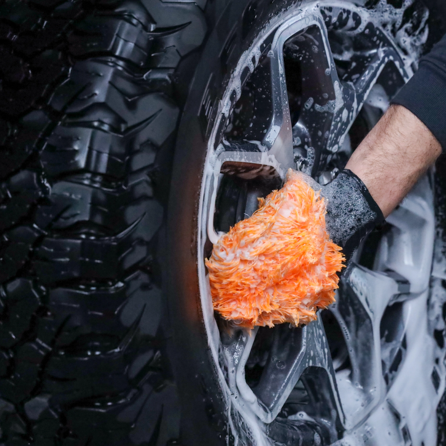 CARPRO Microfibre Wash Mitt mini-format for wheels and detail cleaning of hard-to-reach surfaces