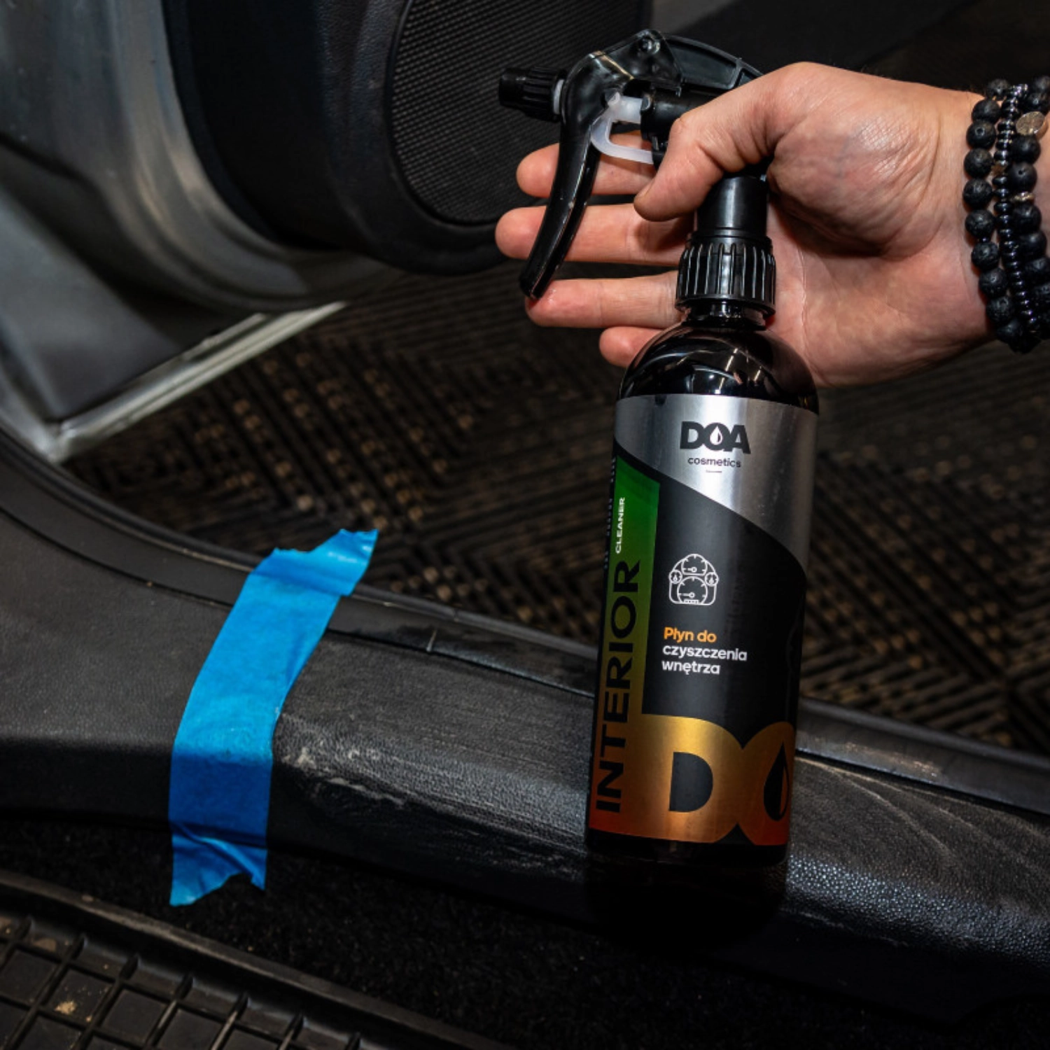 DOA Interior Cleaner 500 ml bottle with fresh scent for car interior cleaning