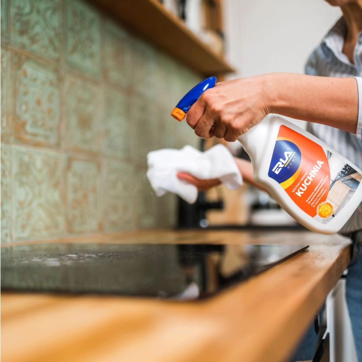 K2 Concentrated Kitchen Degreaser 750ml bottle for effective grease removal on kitchen surfaces