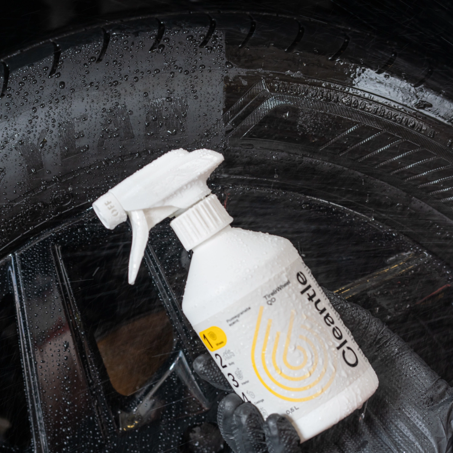 Cleantle Tyre & Wheel Quick Detailer 1L polymer-based tyre and wheel protection with satin and gloss finish