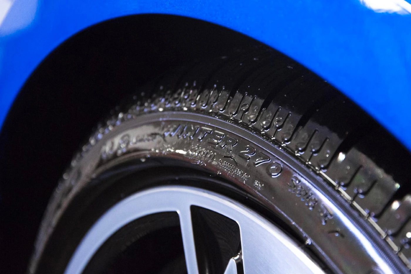 Tyre Dressing Spray 470ml with wet-look effect and hydrophobic protection, SOFT99