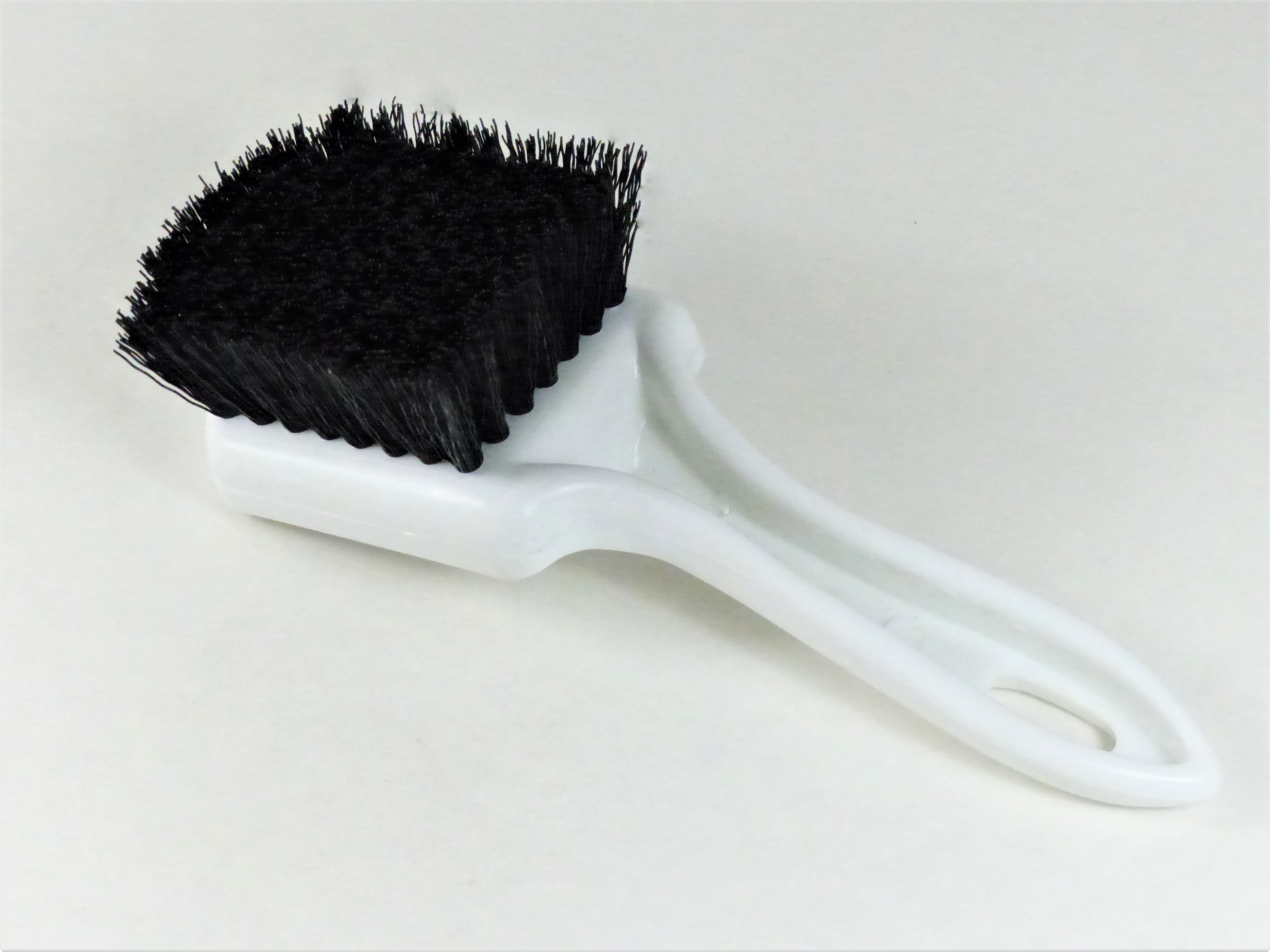 Monster Shine Hard Tyre and Mat Brush with chemical-resistant synthetic fibres for cleaning car mats and tyres