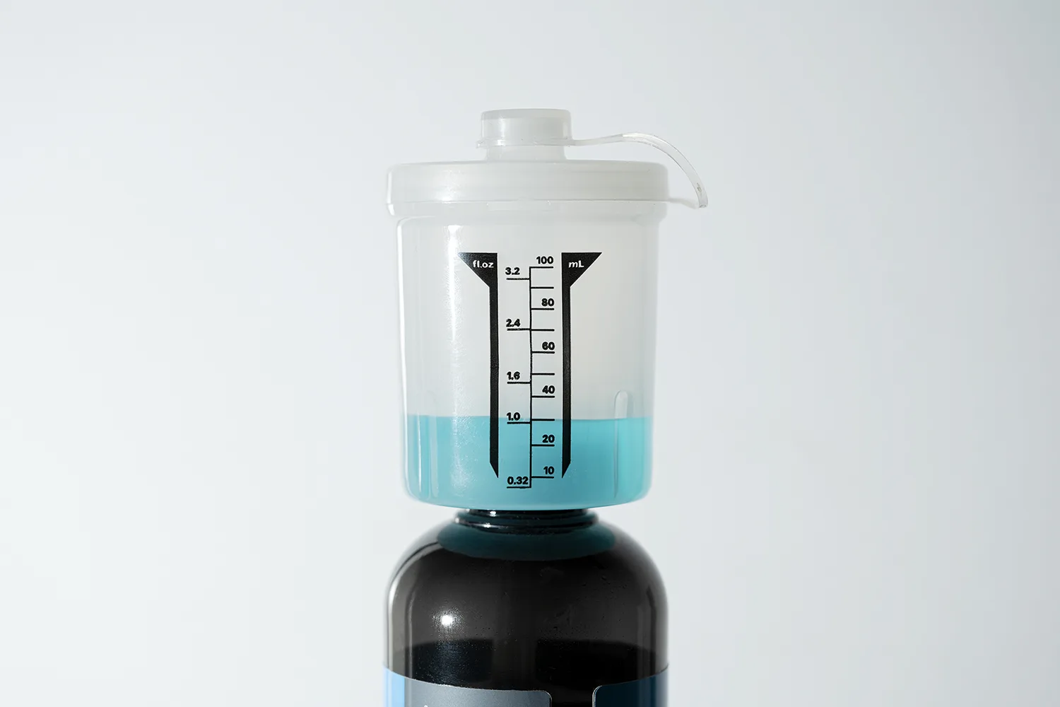 Flaskdispenser med 28mm gänga för koncentratmätning och spillskydd, CarPro CQuartz Measure