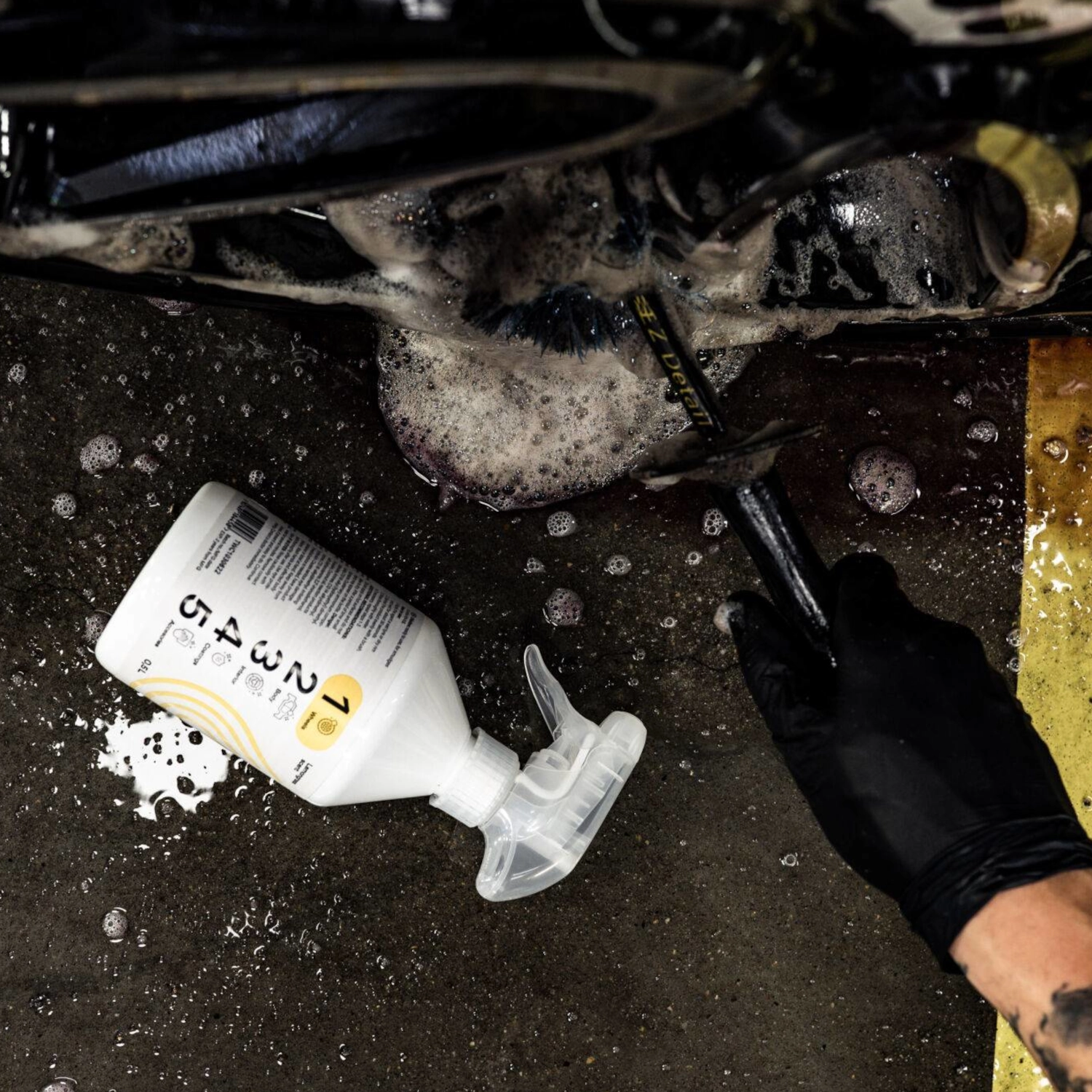 Cleantle Tyre and Wheel Cleaner 5L container, biodegradable cleaning agent for wheels