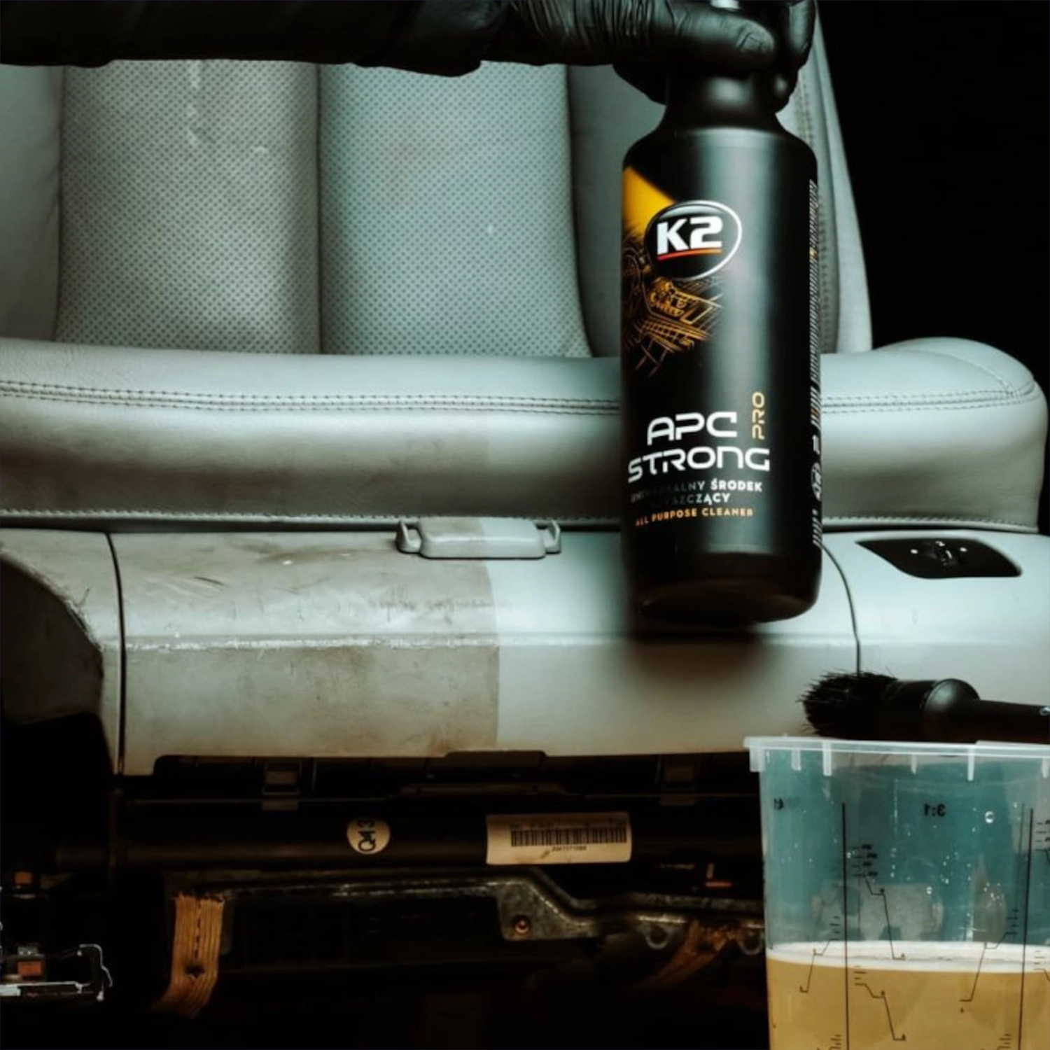 APC All-Purpose Cleaner Concentrate 1L bottle for cleaning bodywork, wheels and upholstery