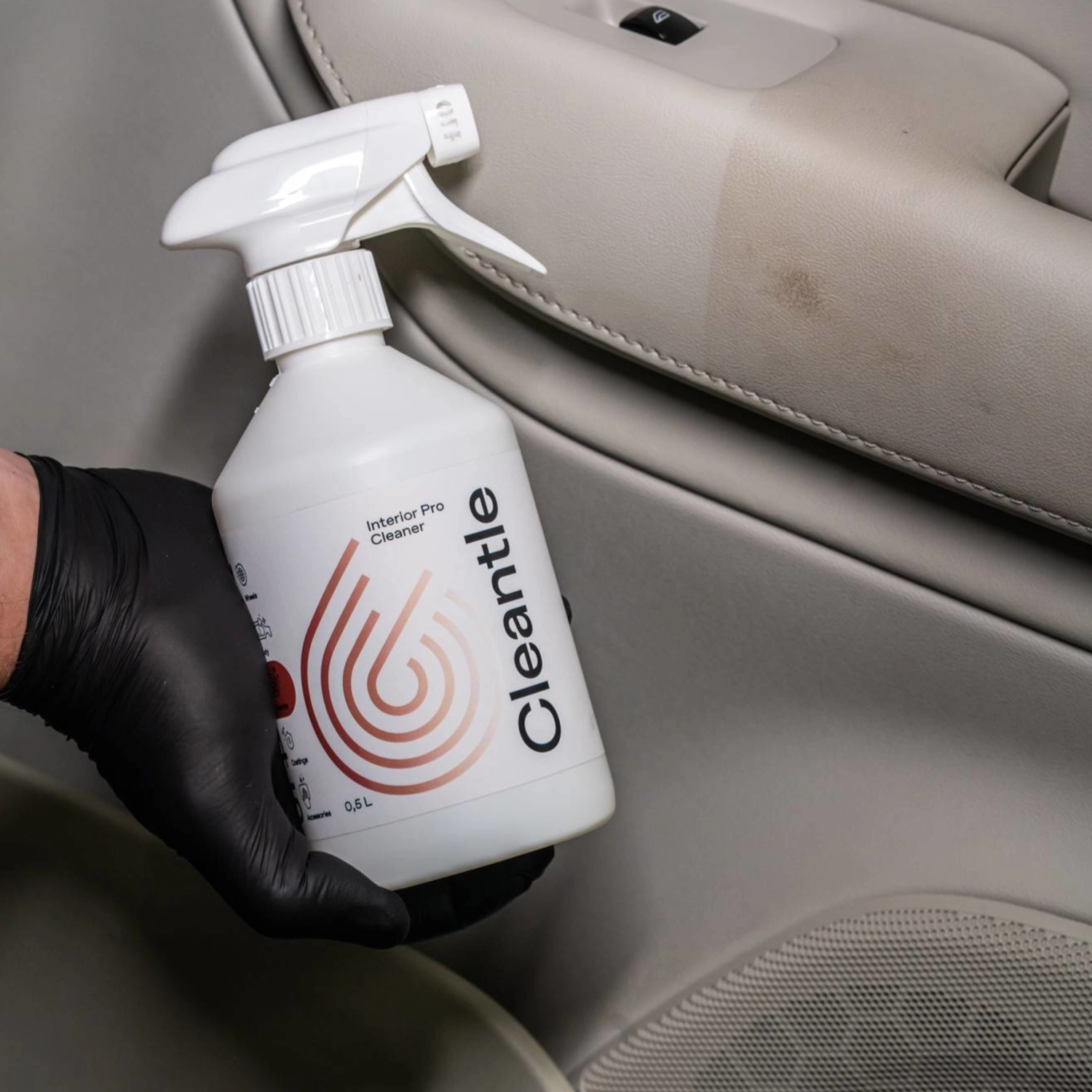 Interiörrengöring 500ml sprayflaska från Cleantle för läder, textil och Alcantara, antistatisk formula