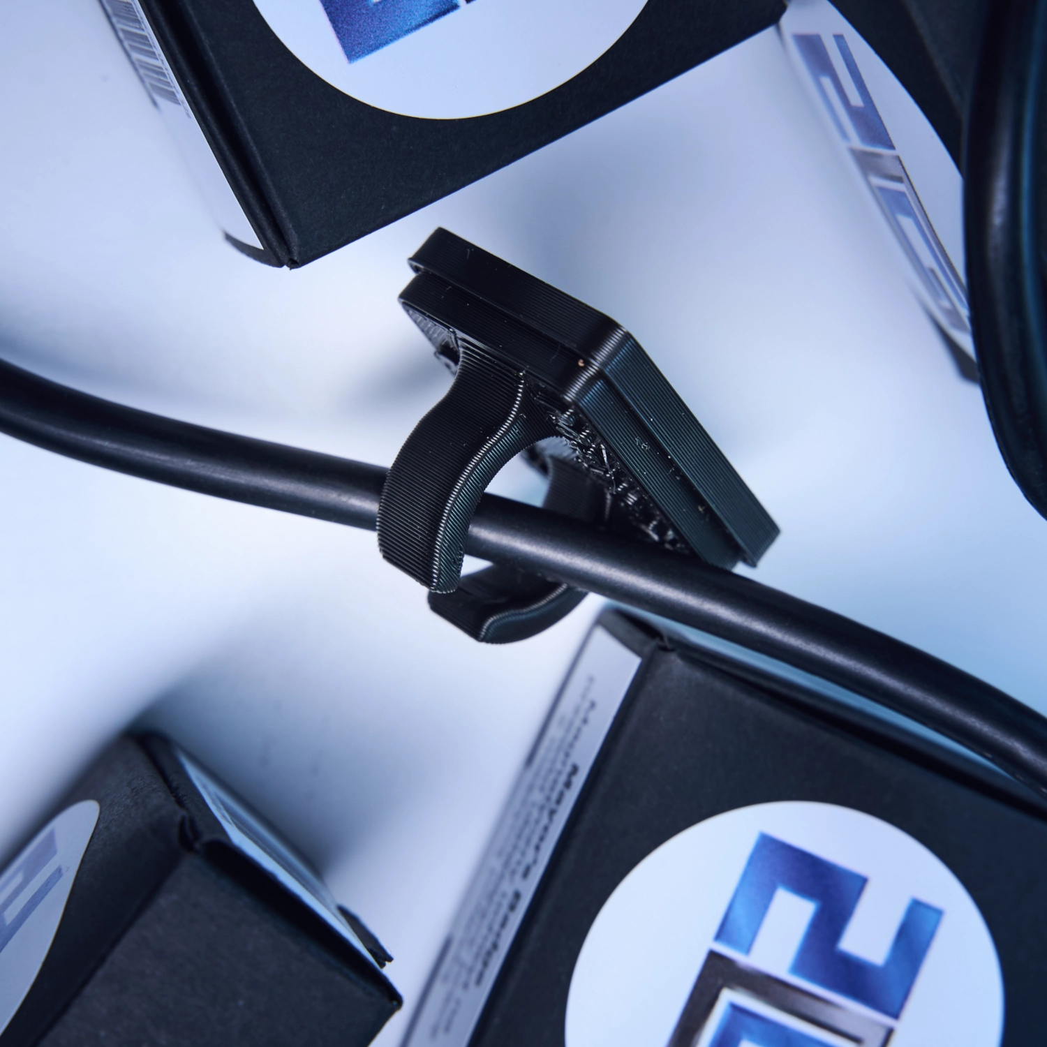 Magnetic cable holder for polishers with 4 strong magnets, 3D-printed, from 2G